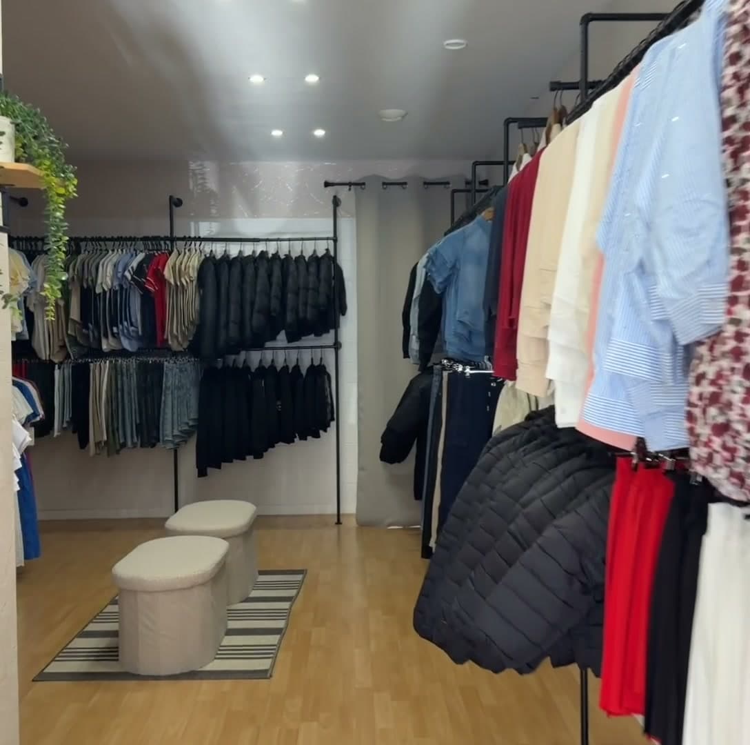 Les portants de la boutique