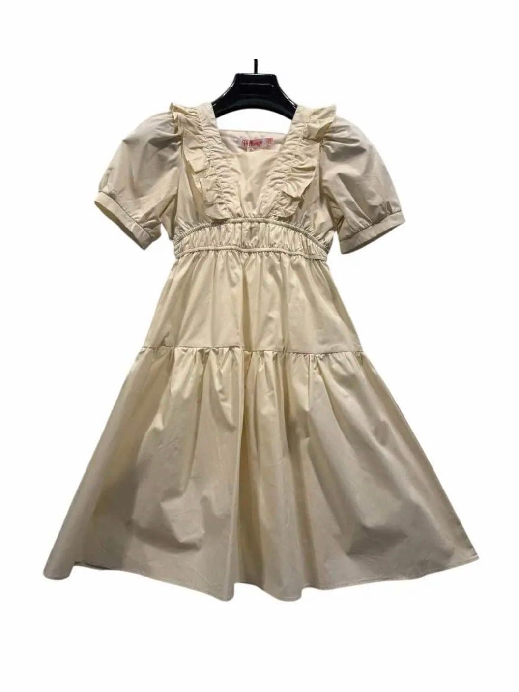 Robe à volants, Crème